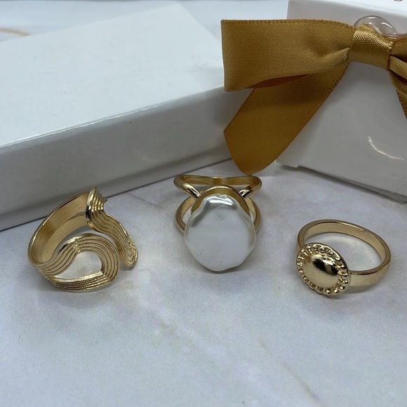 Geo Large Pearl Gold Layering Rings - Picture 11 of 13